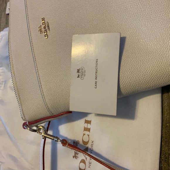 Coach - Picture 5 of 6